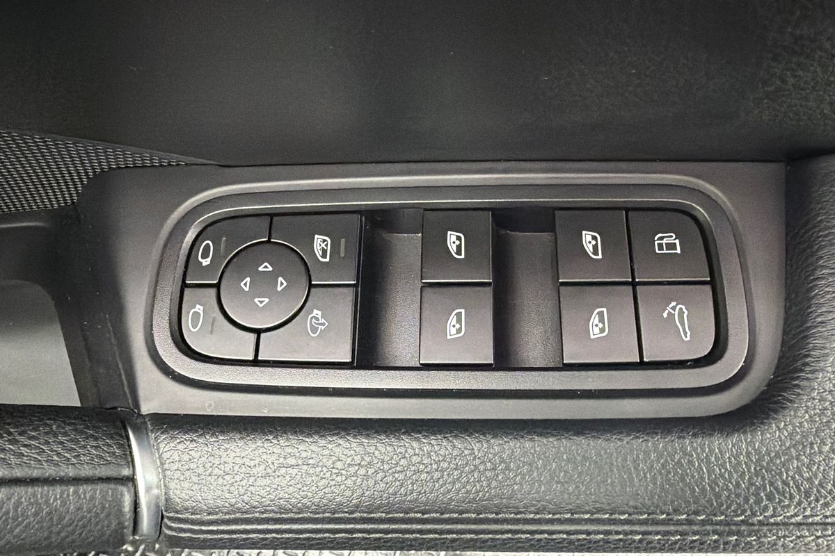 2022 Porsche Cayenne E-Hybrid Platinum Edition 9YA