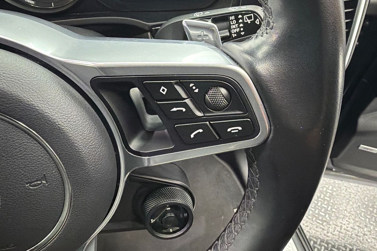 2022 Porsche Cayenne E-Hybrid Platinum Edition 9YA