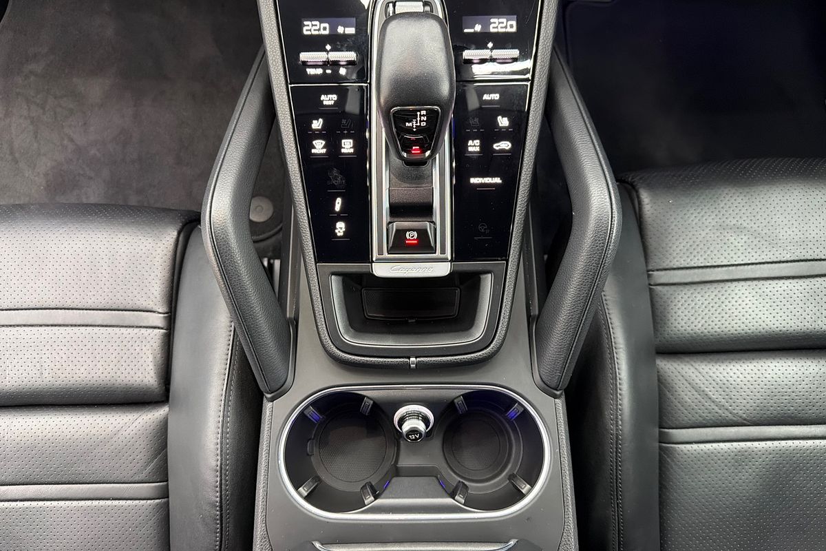 2022 Porsche Cayenne E-Hybrid Platinum Edition 9YA