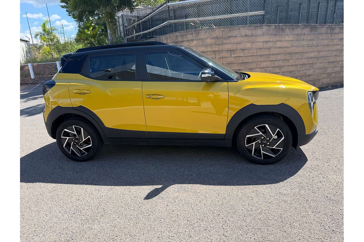 2025 Mahindra XUV3XO AX7L