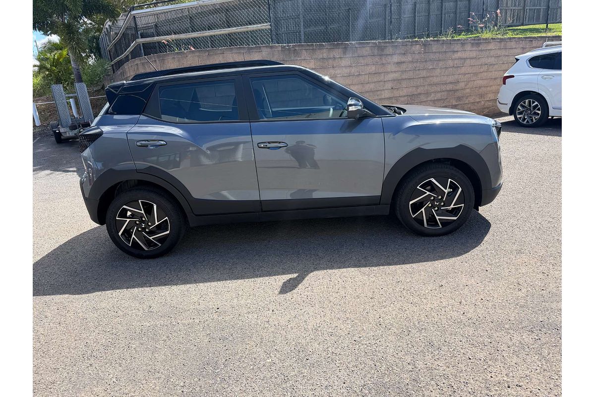 2025 Mahindra XUV3XO AX7L