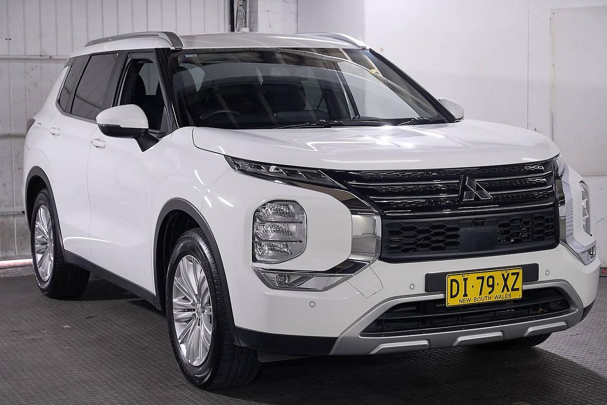 2024 Mitsubishi Outlander LS ZM