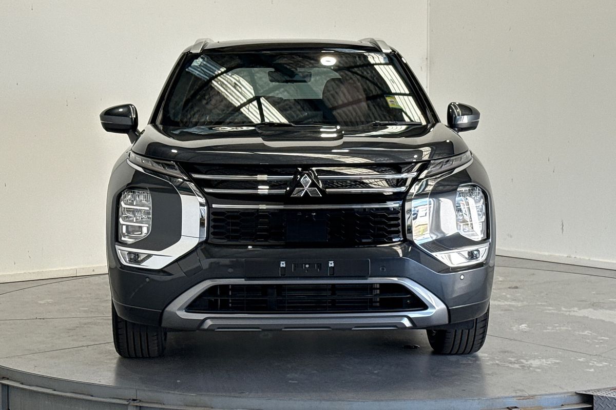 2025 Mitsubishi Outlander Exceed Tourer ZM