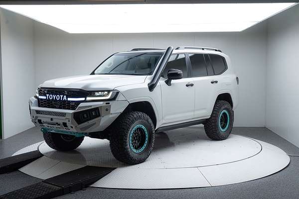 2025 Toyota Landcruiser Sahara FJA300R