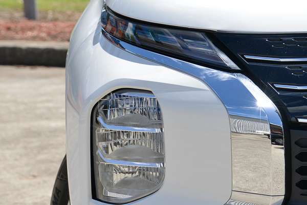 2023 Mitsubishi Outlander ES ZM thumb-1