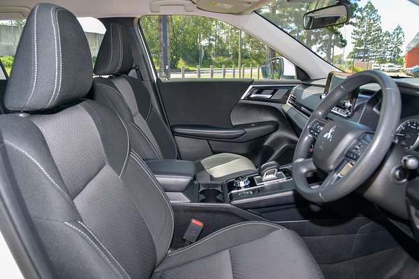 2023 Mitsubishi Outlander ES ZM thumb-9