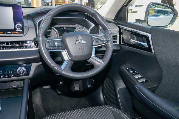 2023 Mitsubishi Outlander ES ZM thumb-17