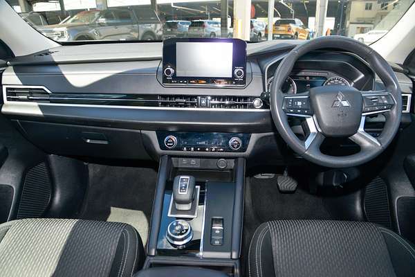 2023 Mitsubishi Outlander ES ZM thumb-16