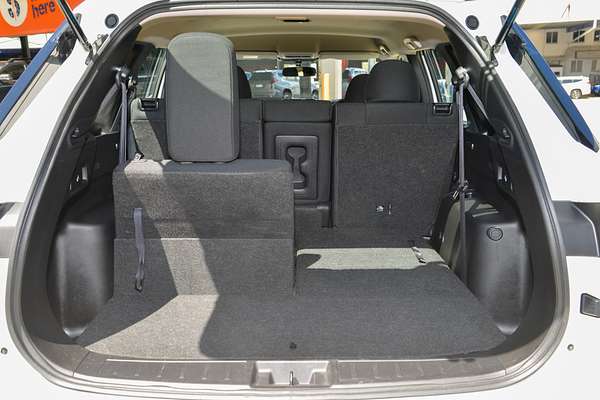 2023 Mitsubishi Outlander ES ZM thumb-18