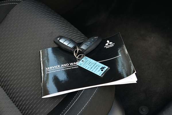 2023 Mitsubishi Outlander ES ZM thumb-20