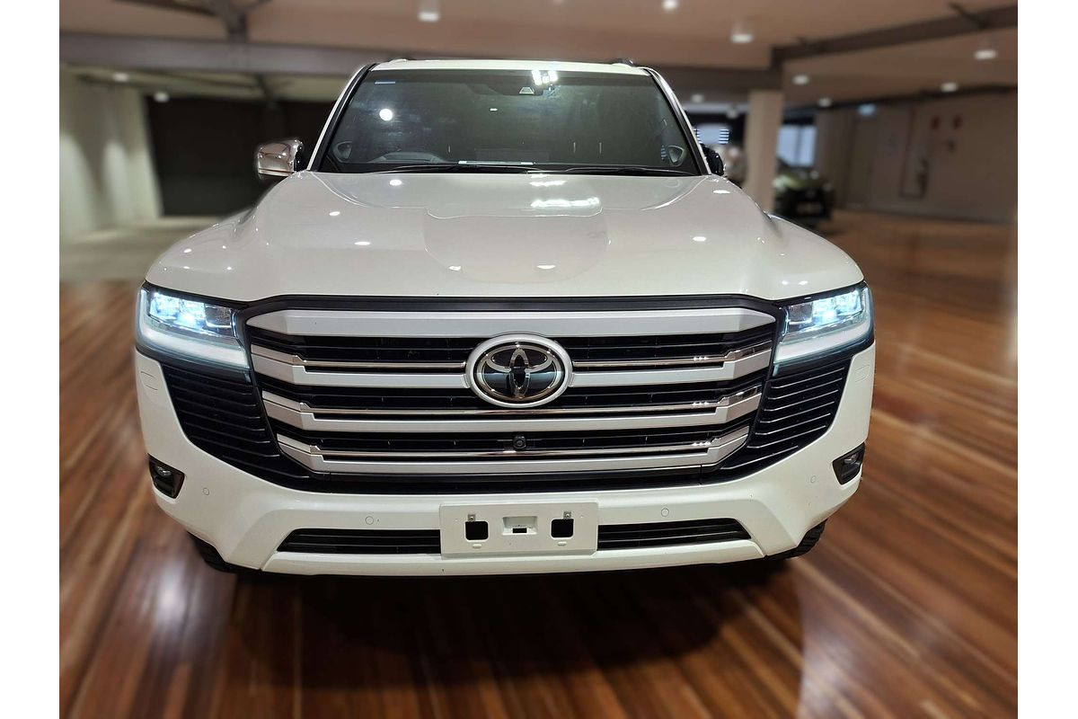 2023 Toyota Landcruiser Sahara FJA300R