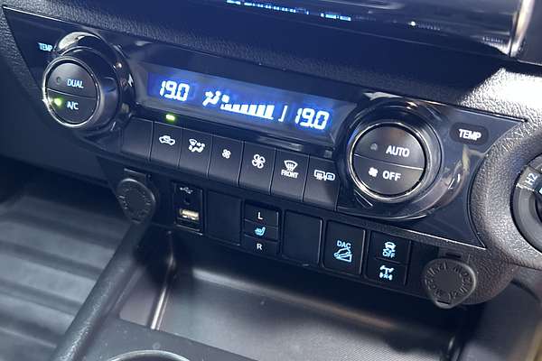 2022 Toyota Hilux SR5 GUN126R 4X4 thumb-14