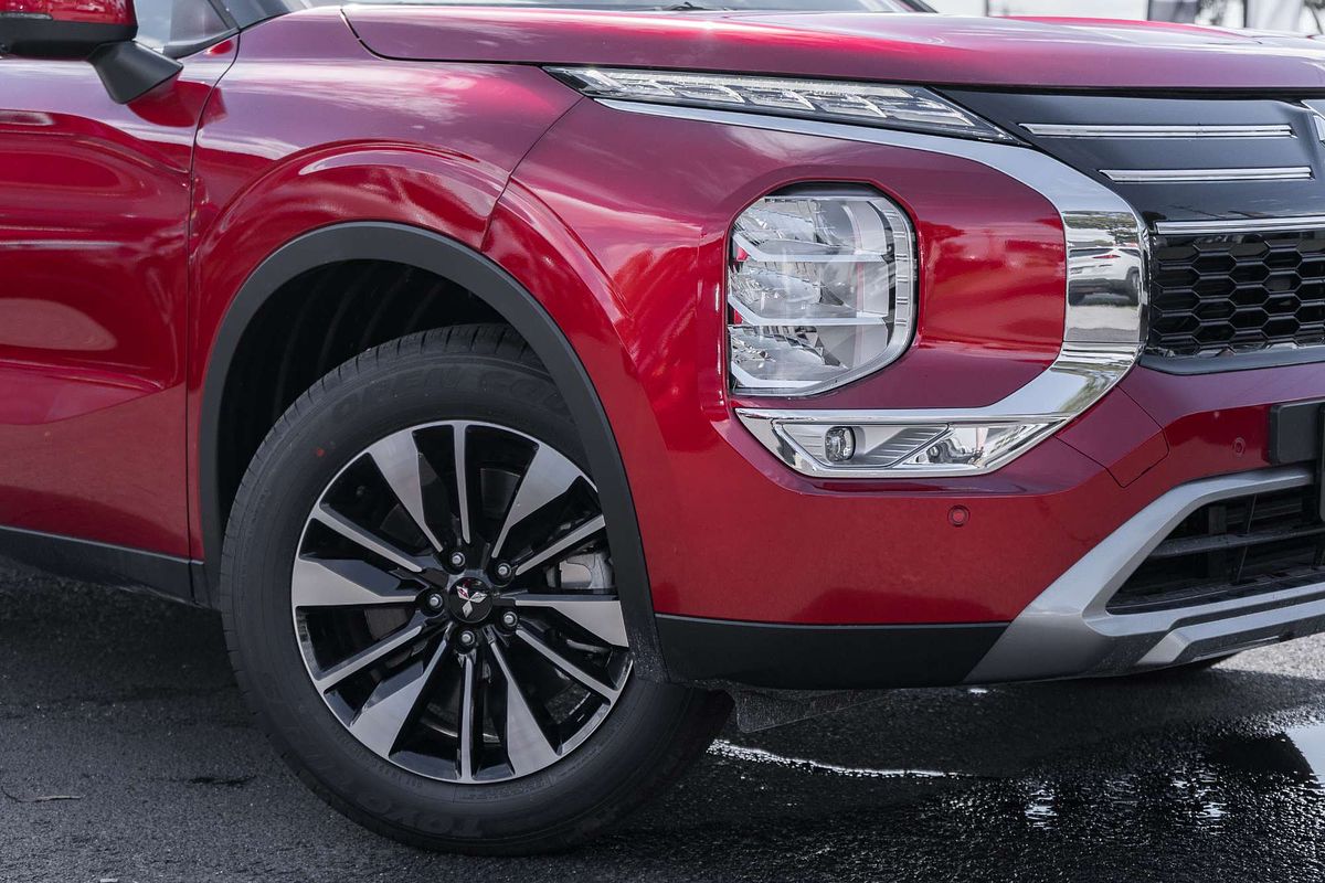 2025 Mitsubishi Outlander LS ZM