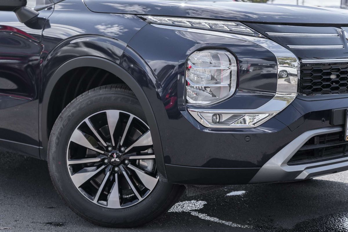 2025 Mitsubishi Outlander LS ZM