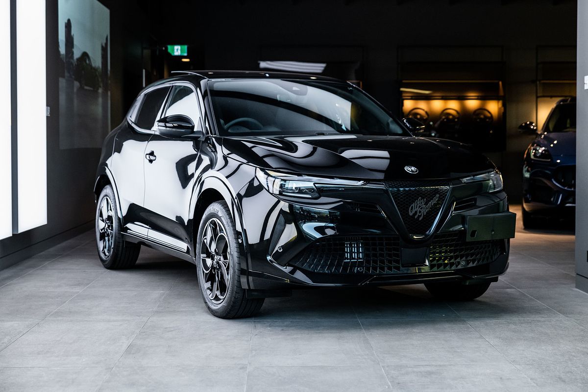 2025 Alfa Romeo Junior Ibrida Series 0