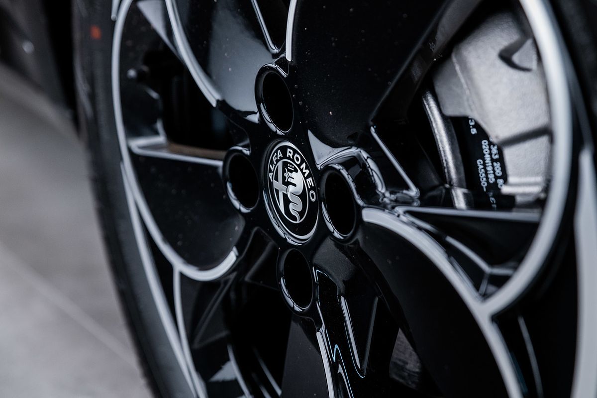 2025 Alfa Romeo Junior Ibrida Series 0