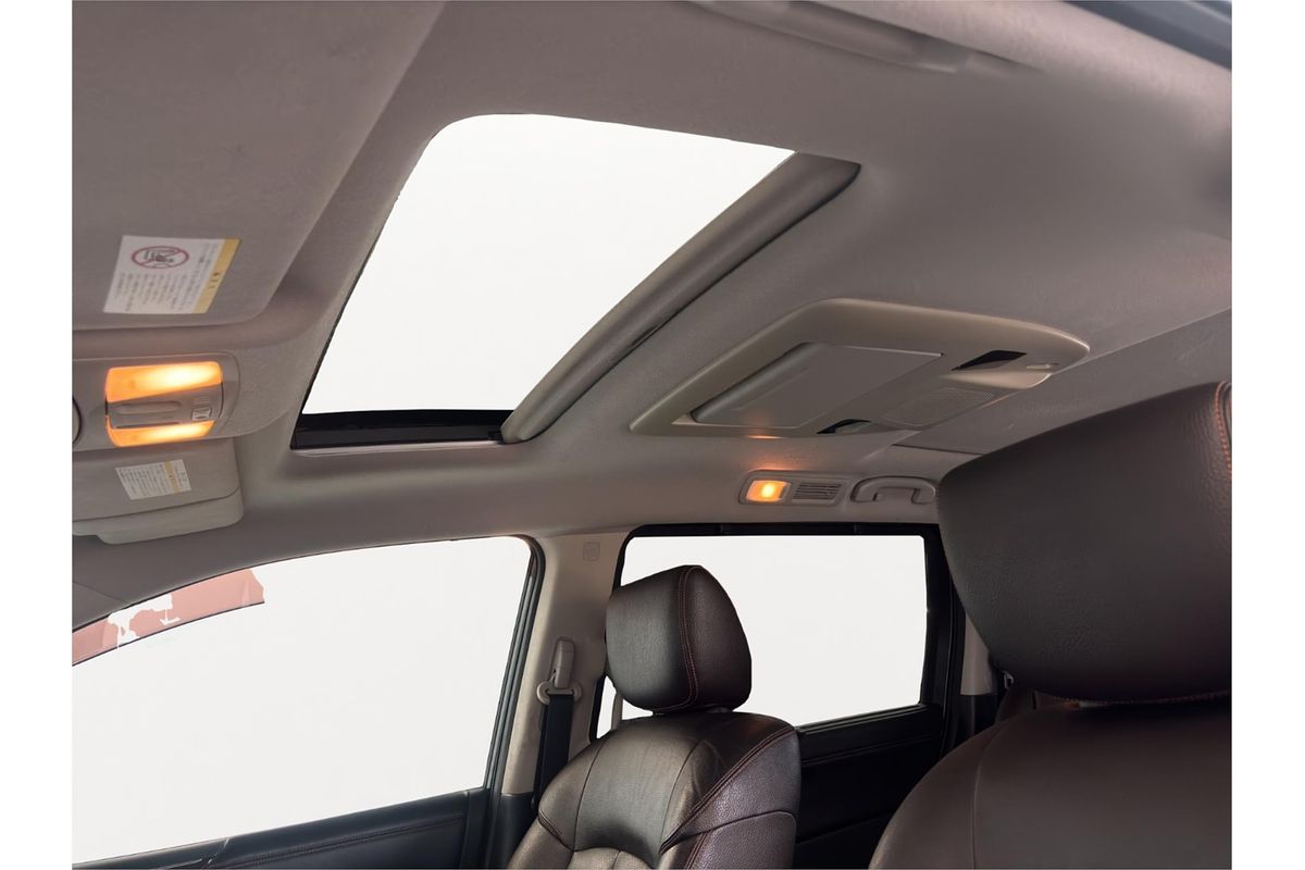 2010 Nissan Elgrand Highway Star Premium E52