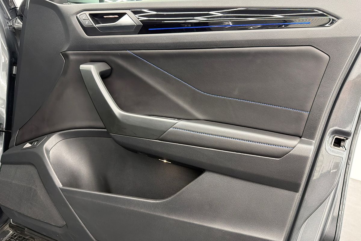 2023 Volkswagen T-Roc R D11