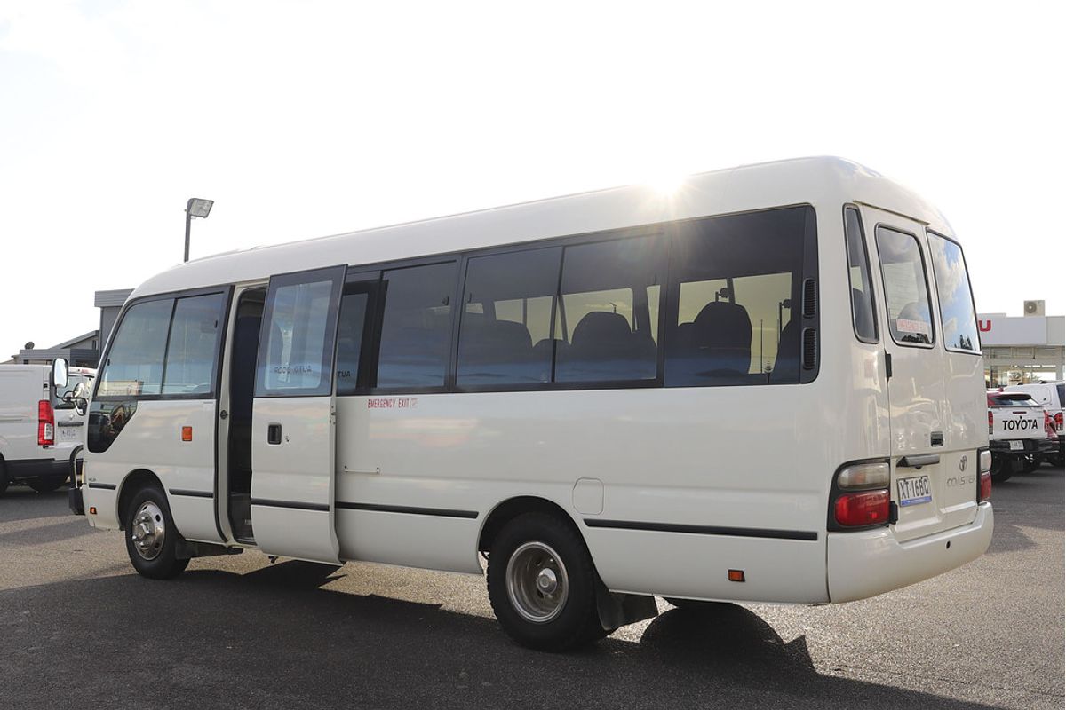 Coaster DLX 4.0L Diesel Manual Bus 9301380 005