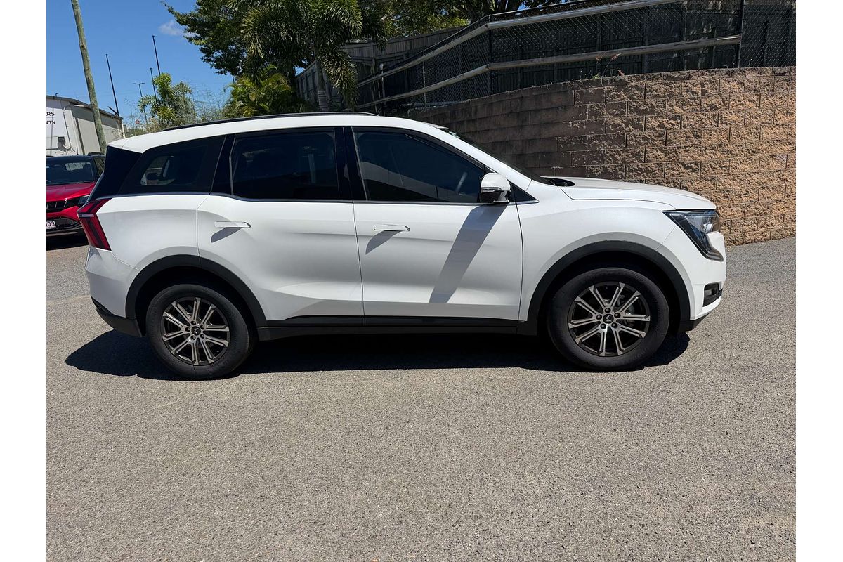 2025 Mahindra XUV700 AX7L