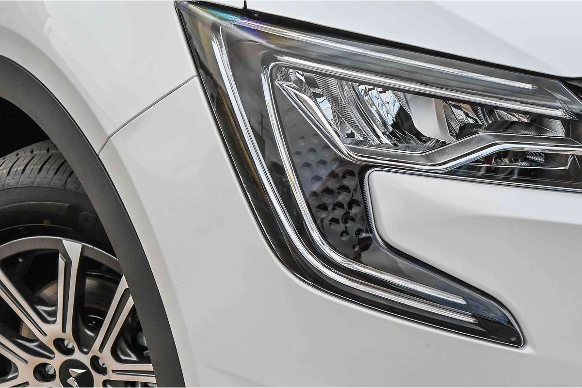 2025 Mahindra XUV700 AX7L