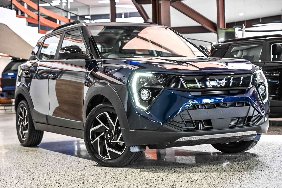 2025 Mahindra XUV3XO AX7L