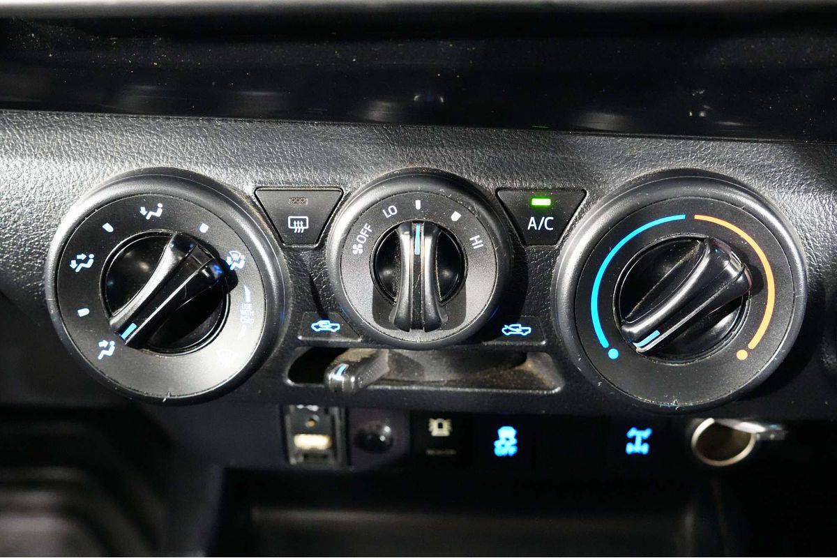 2018 Toyota Hilux SR GUN126R 4X4