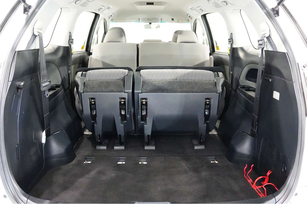 2012 Toyota Tarago GLi ACR50R