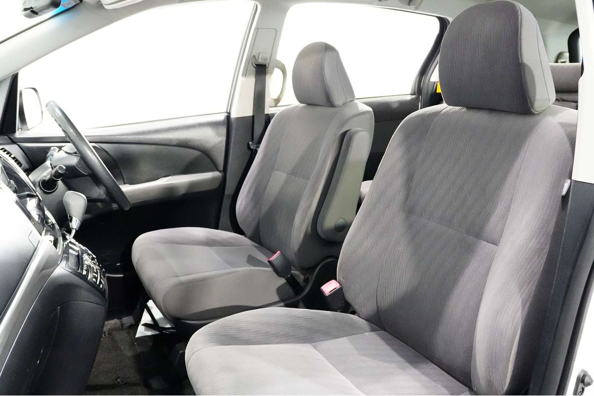 2012 Toyota Tarago GLi ACR50R