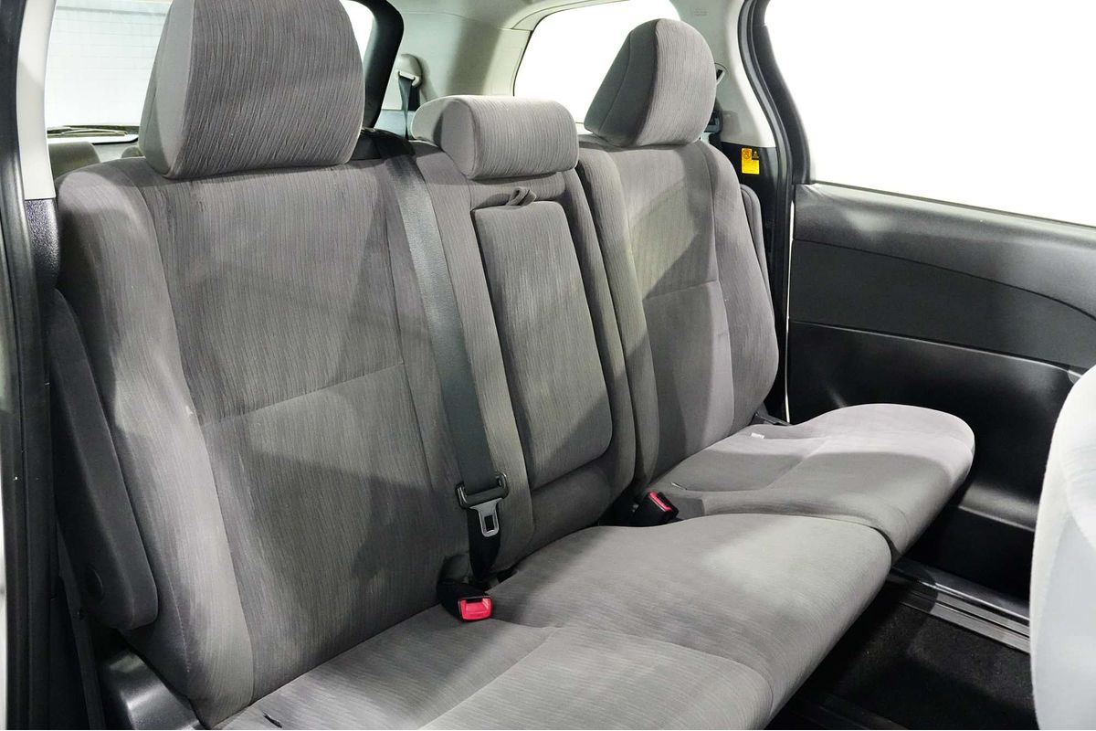 2012 Toyota Tarago GLi ACR50R