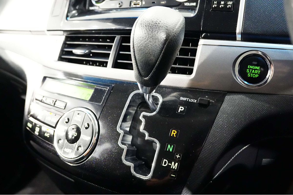 2012 Toyota Tarago GLi ACR50R