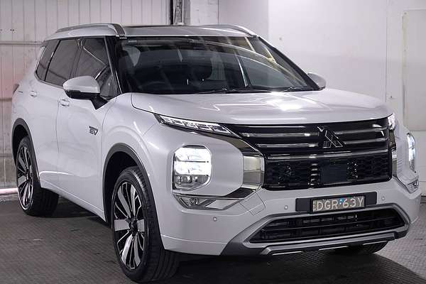 2025 Mitsubishi Outlander PHEV Exceed ZM