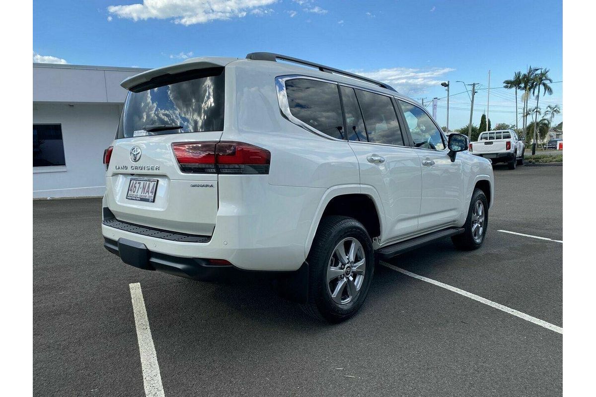 2025 Toyota Landcruiser Sahara FJA300R