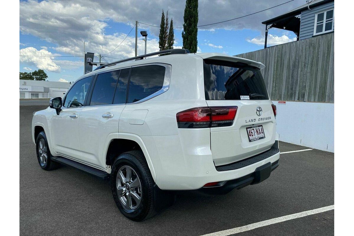 2025 Toyota Landcruiser Sahara FJA300R