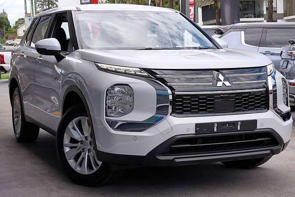 2025 Mitsubishi Outlander PHEV ES ZM