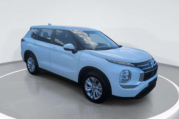 2025 Mitsubishi Outlander ES ZM