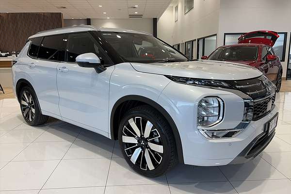 2025 Mitsubishi Outlander Exceed ZM