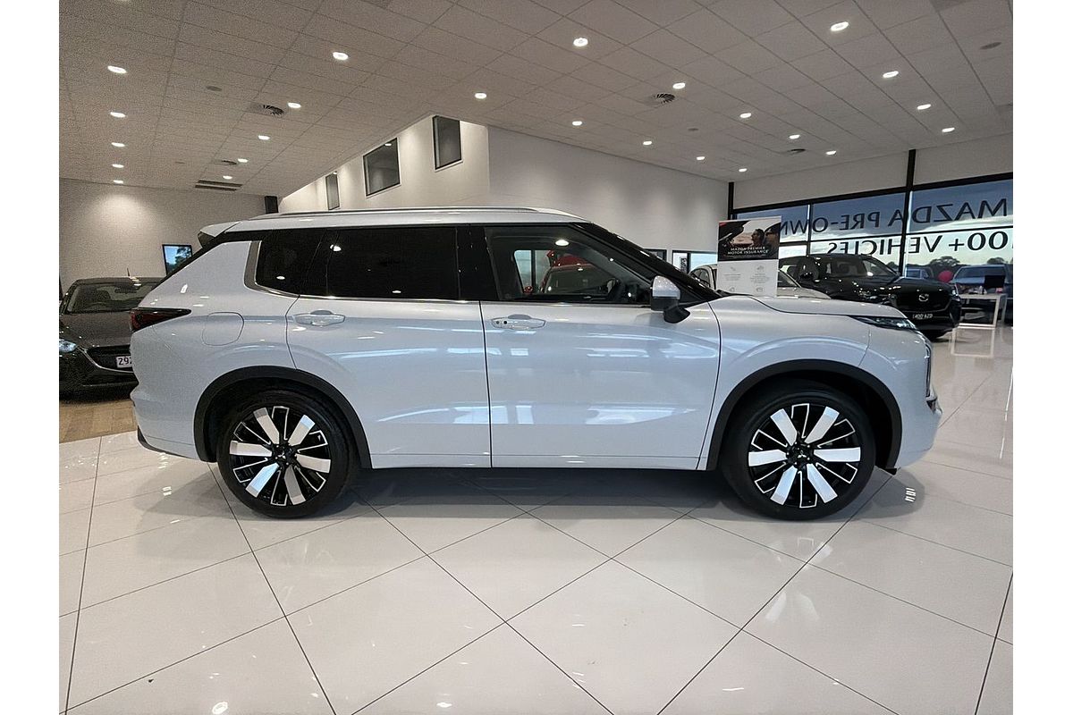 2025 Mitsubishi Outlander Exceed ZM