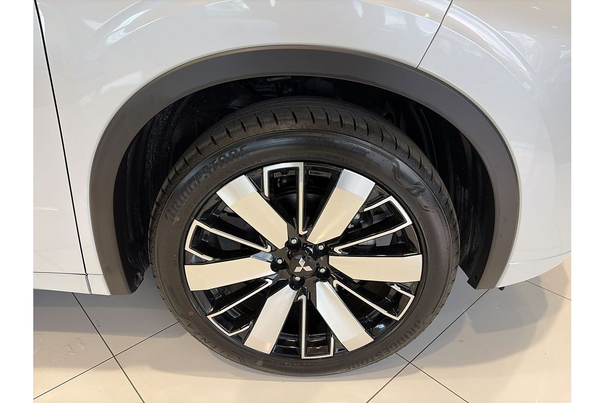 2025 Mitsubishi Outlander Exceed ZM