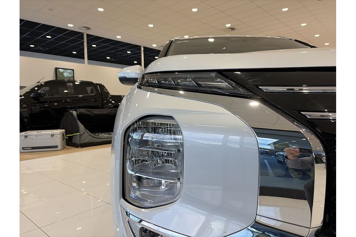 2025 Mitsubishi Outlander Exceed ZM