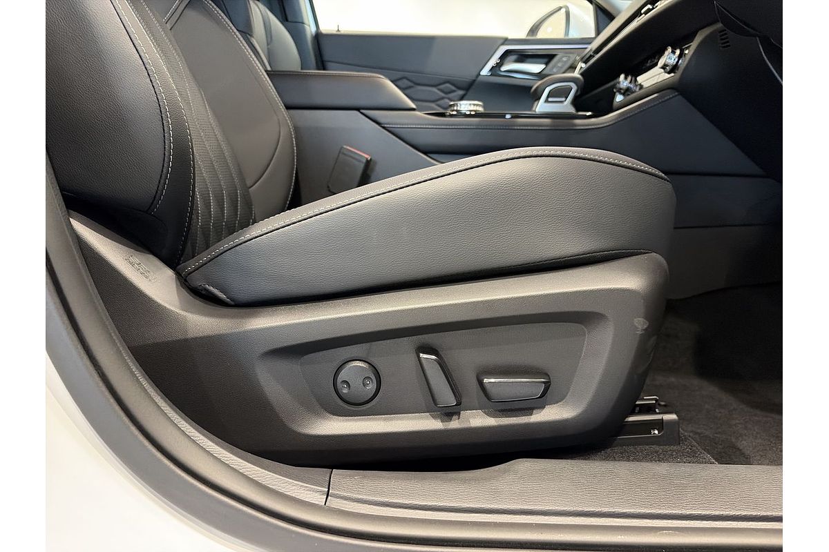 2025 Mitsubishi Outlander Exceed ZM