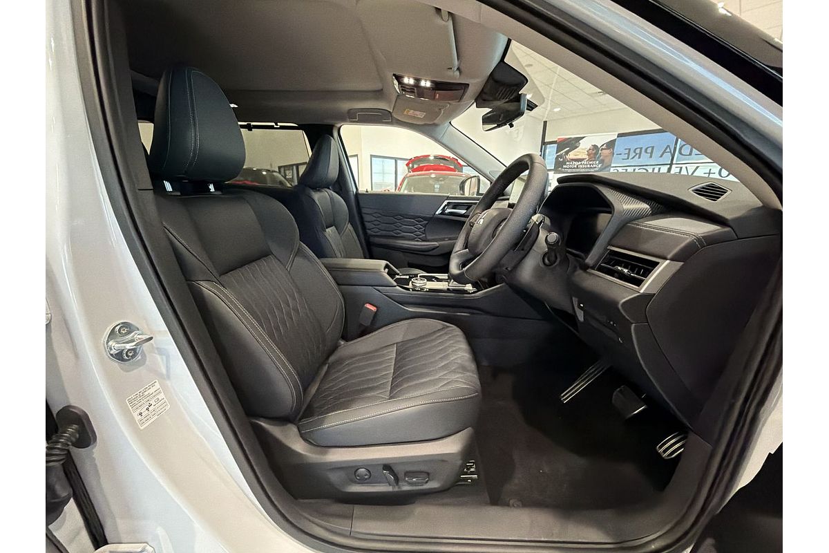 2025 Mitsubishi Outlander Exceed ZM