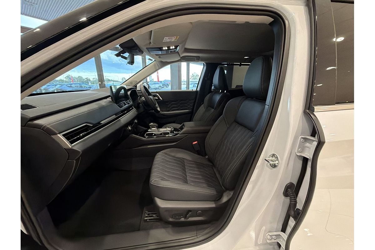 2025 Mitsubishi Outlander Exceed ZM