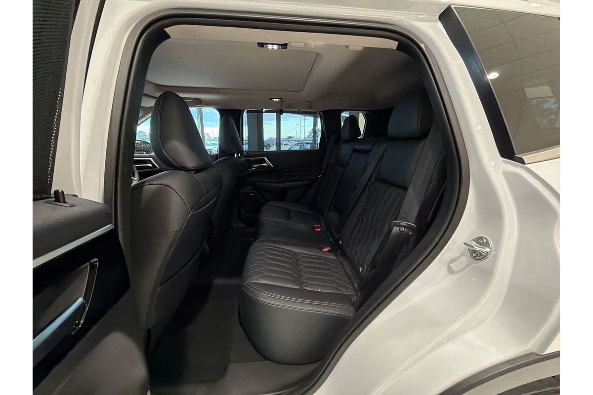 2025 Mitsubishi Outlander Exceed ZM