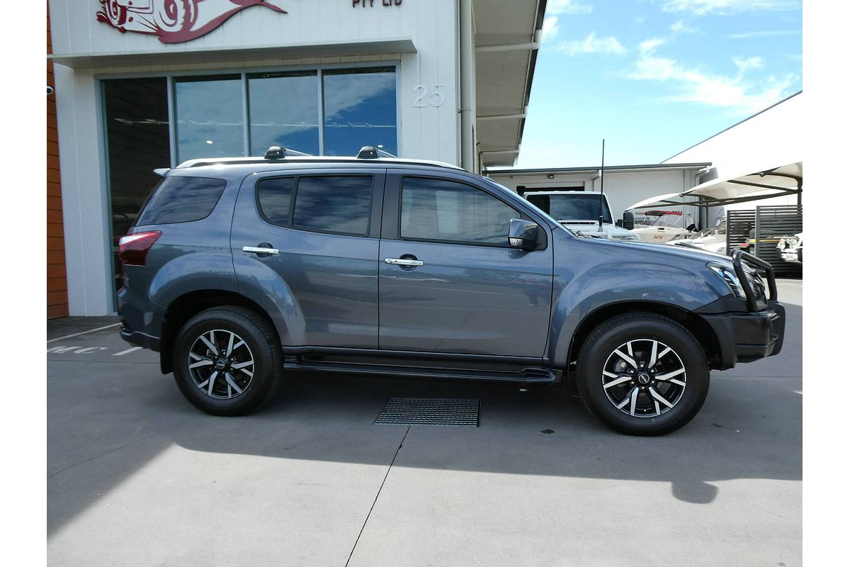 2020 Isuzu MU-X Onyx Edition