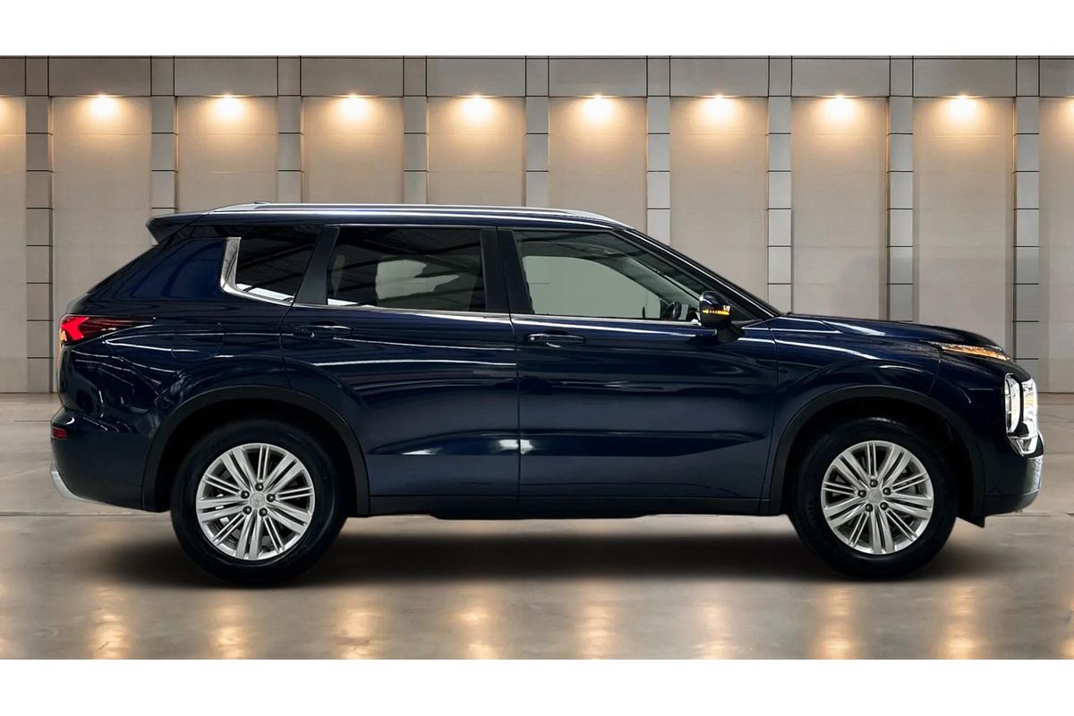 2024 Mitsubishi Outlander LS ZM