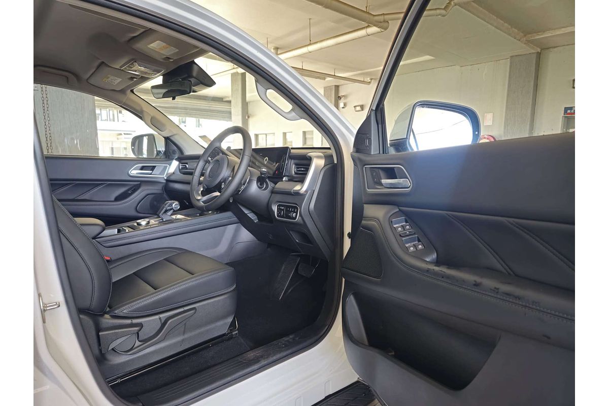 2.4T Cannon Dual Cab Chassic Luxury 4x4