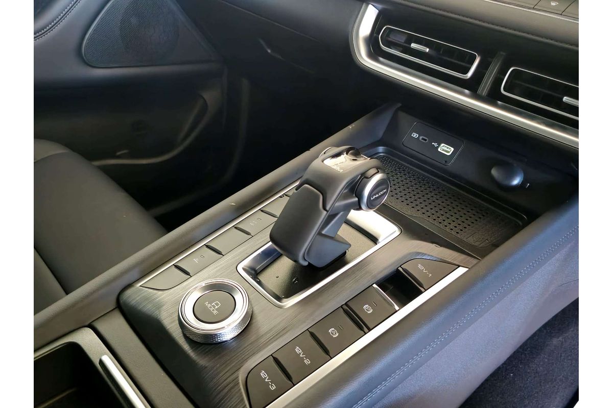 2.4T Cannon Dual Cab Chassic Luxury 4x4