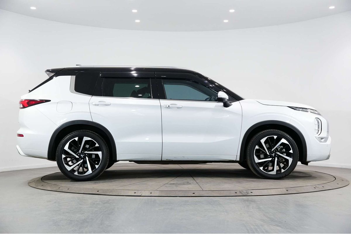 2023 Mitsubishi Outlander Exceed Tourer ZM