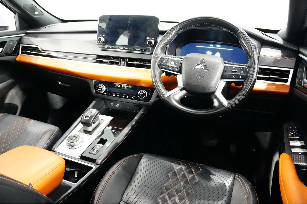 2023 Mitsubishi Outlander Exceed Tourer ZM